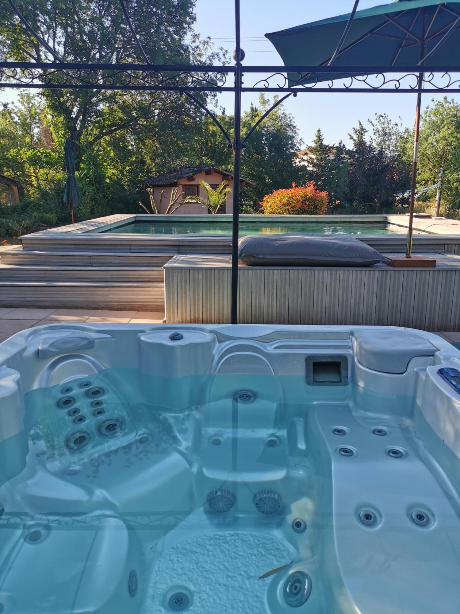 Studio De Charme En Provence, Piscine Et Jacuzzi Partages Le Luc Exterior foto